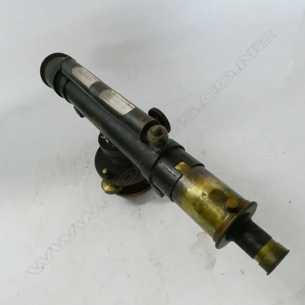 N.Z.R. MARKED CASED DUMPY LEVEL BY ELLIOT BROS., LONDON. RACHET GEAR MECH AT FAULT Image 1++